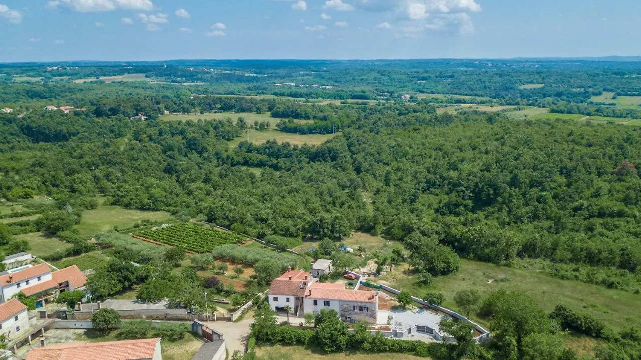 Holiday Home Zora Višnjan 克罗地亚